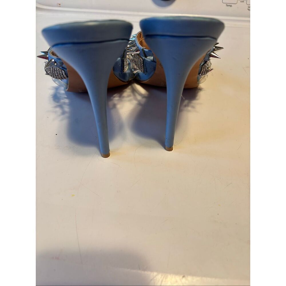 Cape Robbin Heels - Picture 2 of 3